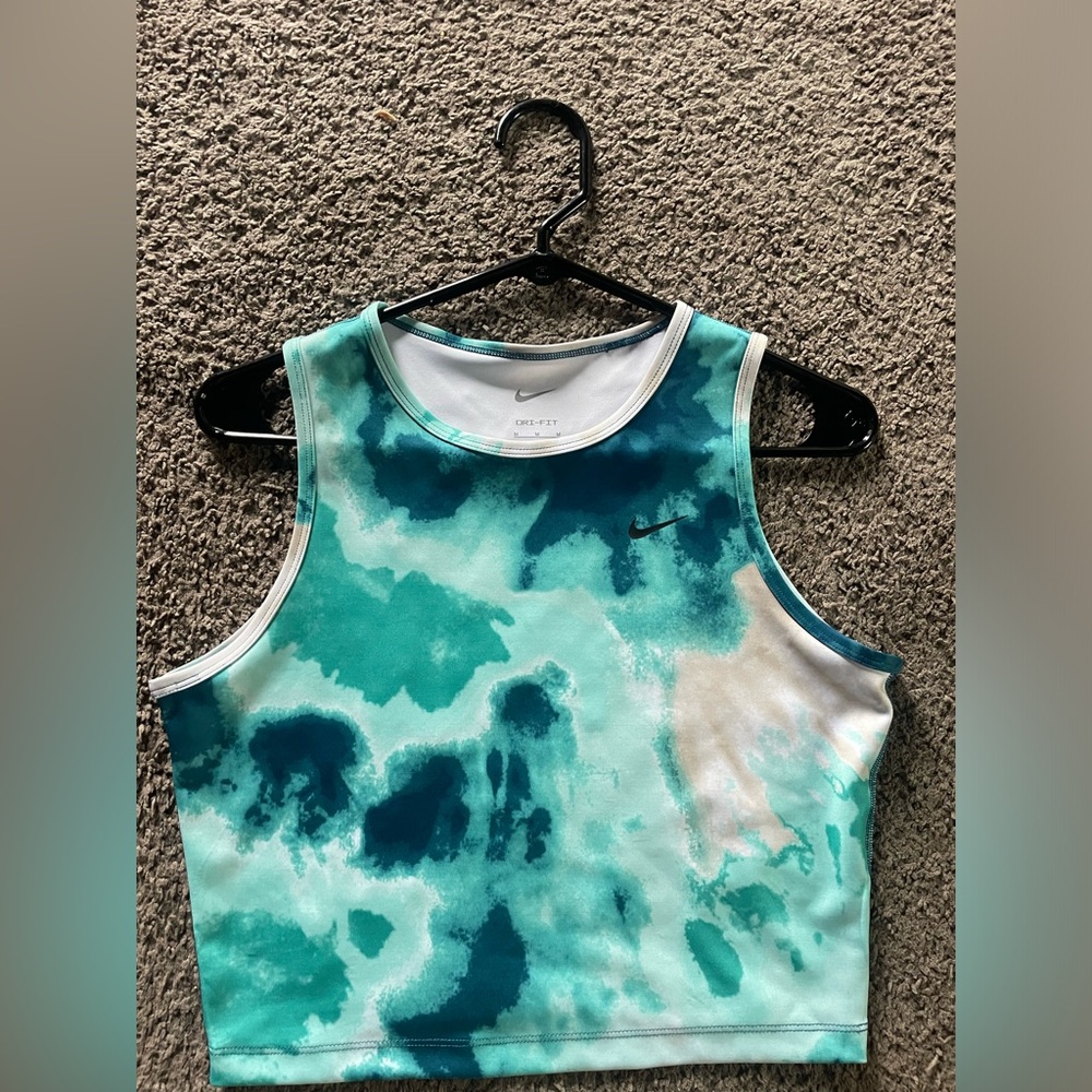 nike crop top